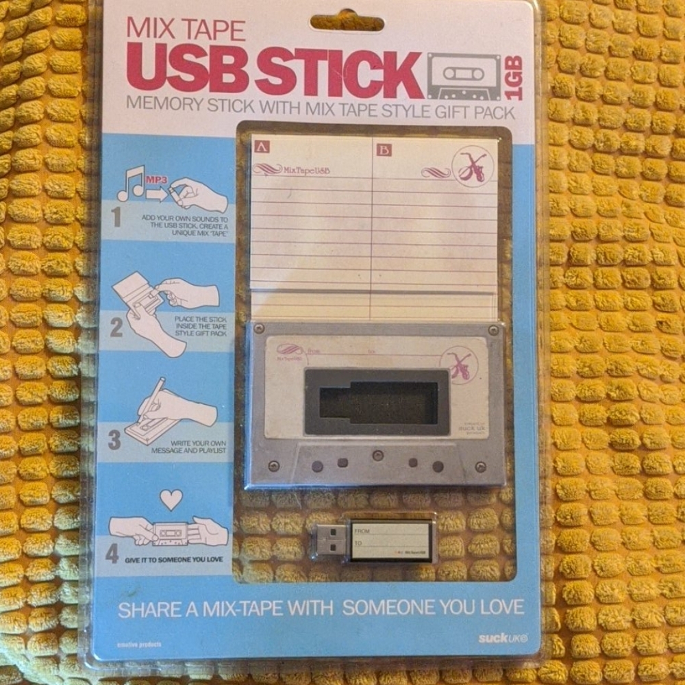 Unopened USB stick mix tape style 1GB